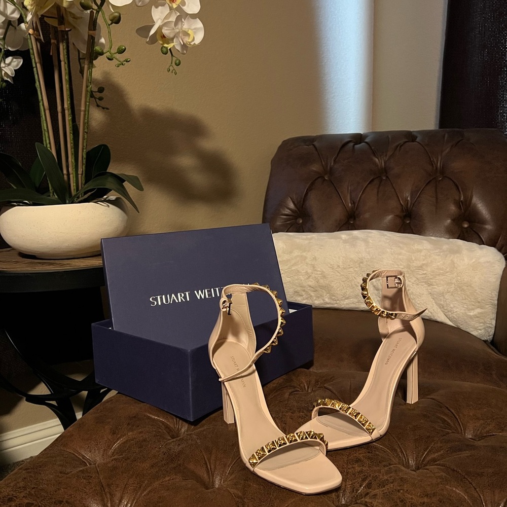 Stuart Weitzman Cream Gold Heels with Stiletto Design